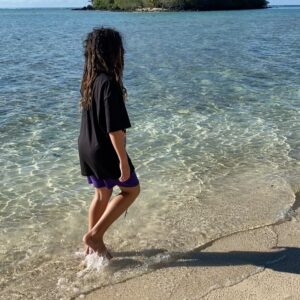 Gordon Toi Hatfield Instagram - Another stunning day here in paradise with the whole whanau now @heeds_native and @akanihihareata_ arrived last night so the first thing is swim time. Look at my tattooed whanau, couldn’t be prouder