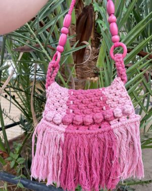 Gözde Cığacı Instagram - Hadi biraz çantamın güzelliğini konuşalım 💖
2.foto “facebook u yeni açtım güzel kızlar eklesin” pozu değil mi? 
Çanta için takipte kalın 👛 
Annem sağolsun 📿
#handmade #macromebag #mom