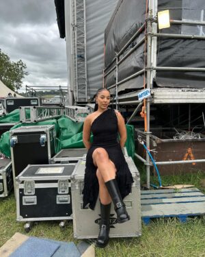 Grace Carter Instagram - GLASTONBURY ‘24 WOOWWWWW🤍💥🎉💘😫😆 a beautiful weekend with beautiful people
