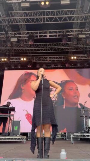 Grace Carter Instagram - GLASTONBURY‼️ that was so special🥹 thankuuu so much to everyone that came down to sing with me and my best friends for joining me on stage. We also had a surprise proposal… WHAT A TIME!!!🤍🤍🤍

#glastonbury #livemusic