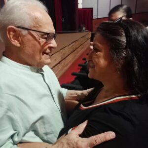 Grace Gianoukas Instagram - Fomos assistir @othonbastosoficial  com o arrebatador espetáculo "Não Me Entrego, Não" @othonbastosnoteatro de @flaviomarinhonoteatro 
  ATORES ESSE TRABALHO É IMPRESCINDÍVEL, VÃO ASSISTIR.
 Se dêem esse presente 
  Obrigada