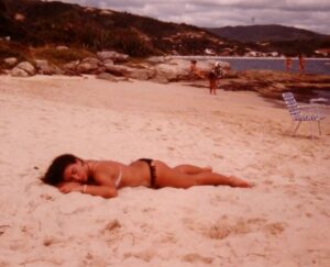Grace Gianoukas Instagram - #tbt 1980, Bombinhas, Santa Catarina.