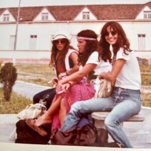 Grace Gianoukas Instagram - As 3 irmãs... 
Dóris, Grace e Cynthia 
#tbt Santa Catarina, 1982