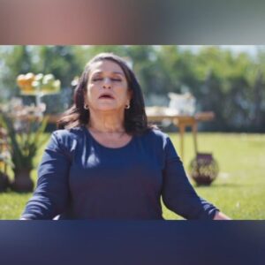 Grace Gianoukas Instagram - Meditando com os seres de luz...

#famíliaétudo #tvglobo
