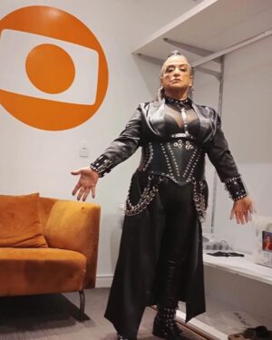 Grace Gianoukas Instagram - Leda preparadíssima para a sessão de fotos!

@zean.bravo 

#famíliaétudo #tvglobo