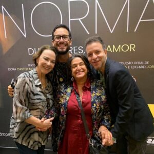 Grace Gianoukas Instagram - Eu e @matheusmarquesporto  fomos assistir @normaoespetaculo com o meu querido e talentosíssimo amigo @rainercadete e a divina @niveamaria_oficial . 
Muito emocionante, não perca💓
Grazie Mille Rainer e Nívea🌈