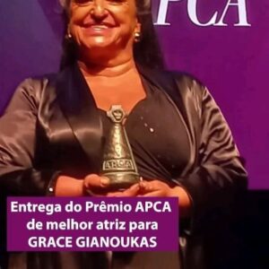 Grace Gianoukas Instagram - Em nome de toda a equipe de "Nasci pra ser Dercy", queremos parabenizar a incrível Grace Gianoukas pelo prêmio APCA 2023 de Melhor Atriz! @apcapremio 🏆✨

No Teatro Sérgio Cardoso, em São Paulo, Grace foi reconhecida por seu talento e dedicação ao interpretar a icônica Dercy Gonçalves. Esse prêmio é mais do que merecido e enche nossos corações de orgulho e alegria.

Grace, sua paixão e energia inspiram todos nós, e cada apresentação ao seu lado é uma honra. Obrigado por dar vida à nossa amada Dercy e por emocionar plateias por todo o Brasil.

Vamos celebrar esse momento especial! 👏🌟 #NasciPraSerDercy #GraceGianoukas #PrêmioAPCA #TeatroBrasileiro #Orgulho

Viva o teatro!
Viva Dercy!

Texto e direção: @kikorieser
Elenco: @gracegianoukas
Voz off: @miguelfalabellareal
Realização: @ventiladordetalentos

Nossos apoiadores: 

Odonto Joy: @odontojoy
TV Globo: @tvglobo
Tutu Sapatilhas: @tutusapatilhas

#nascipraserdercy #ventiladordetalentos  #teatro
#kikorieser #miguelfalabella #gracegianoukas #comedia #humor #emocionante
