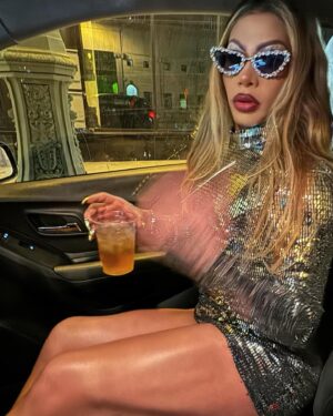 Grag Queen Instagram - 𝔰𝔥𝔢 𝔟𝔲𝔰𝔶 𝔣𝔞𝔯 𝔣𝔯𝔬𝔪 𝔥𝔬𝔪𝔢 🩶

📍LA (day/night) 1