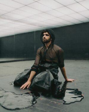 Gravity Balmain Instagram - the la brea tar pits if they slayed
📸 @seekaxiom 
Look 1: @willieherself @outlier (shoes: @shayneoliver.group @ugg)
Look 2: @leak_nyc @studious_hongkong @anndemeulemeester_official 
💄: @carlyannelarson