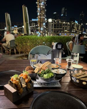 Gredmarie Colón Instagram - Day @ Dubai 🇦🇪. 

Dinner with a view. ⛲️🧆❣️

#dubai #dubaifountains #dinner #fyp #travel #summer