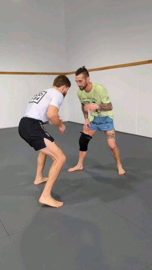 Gregor Gillespie Instagram - Dominate your opponent with this underhook series. 
#jjmdrn #wrestling #bjj #cringymusic
