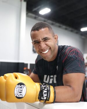 Gregory Rodrigues Instagram - Who should be my next opponent and when? 🔥 🇺🇸 

Quem deveria ser meu próximo oponente e quando? 🔥🇧🇷

📸 @alexweinraub 

#Robocop #ufc #mmaworld