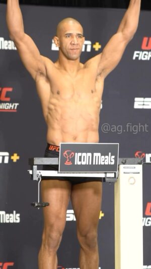 Gregory Rodrigues Instagram - Peso batido 💥🤖
Agora só descansar que amanhã é o dia!!! 

#ufc #ufcfightnight #robocop