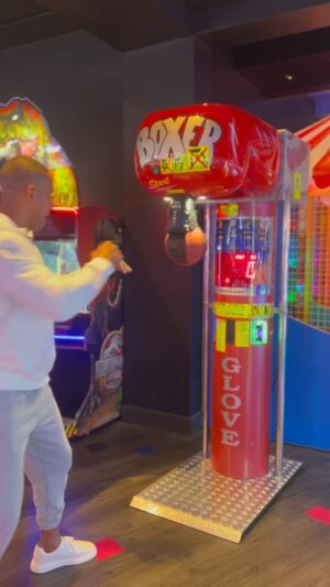 Gregory Rodrigues Instagram - New record here in Atlantic City I am challenging anyone to break it 😤

#mma #boxe #ufc #boxingmachine #robocop