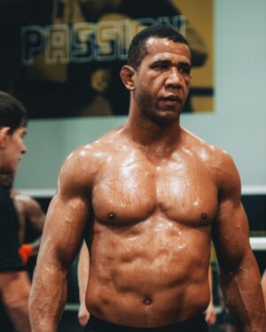 Gregory Rodrigues Instagram - There are no limits for those who have determination. Join me on this journey. 

Não há limites para quem tem determinação. Junte-se a mim nessa jornada. 

#UFC #manchester 

📸@aquilafilmes