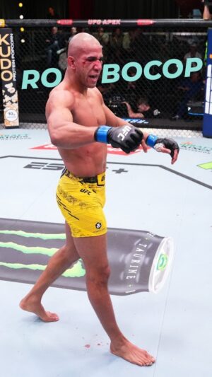 Gregory Rodrigues Instagram - Robocop gets the finish with machine-like precision 🤖

#UFCVegas86 #UFCIndia