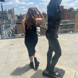 Greta Scarano Instagram - In NYC there’s a bite for everyone🍎 
Thanks to the best photographer in the world @fijifiiji 🐯