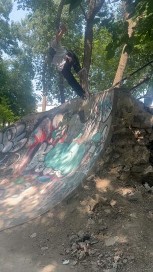 Greyson Fletcher Instagram - @arborskateboards in bike crust we trust!!!
🎥 @_winery