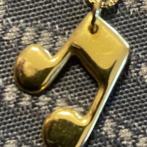 Guilherme Arantes Instagram - Quem gostaria de ganhar, no dia dos namorados, uma destas, (sem a correntinha) em ouro 18k maciço, com 2 cm de comprimento, 
numa promoção especial de lançamento de um novo "single" ?
Na mesma promoção, versões em prata com a correntinha, também estão incluidas.
Aguardem, fiquem ligados que vai rolar, na ocasião do nosso novo lançamento !
(estou dando um spoiler, furando a minha equipe - desculpe, pessoal - mas é que estou com muita ansiedade...)