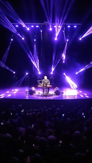 Guilherme Arantes Instagram - Muito obrigado Indaiatuba! Adorei a noite de sexta-feira com vocês ❤😍
Hoje estarei no Teatro Aspro, em Osasco/SP! 🎵🎹
Confiram a agenda completa, links de ingressos 🎟️ e mais informações no link de minha bio @guilhermearantesoficial Até lá! 🎶

#GuilhermeArantes #GuilhermeArantesAoVivo #Indaiatuba