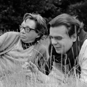 Guillaume Gallienne Instagram - Ce soir et demain à 23H10 @franceinter nous parcourrons l’œuvre fascinante et hypnotique de Marguerite Duras. Nous revisiterons ses écrits de l’intime et du désir dans une lecture à deux voix. Nous serons en compagnie de Michael Lonsdale, ça peut pas faire de mal, les rediffusions.