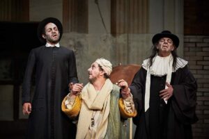 Guillaume Gallienne Instagram - Du 21 décembre au 7 janvier au Théâtre des Champ-Elysees LE MALADE IMAGINAIRE avec la troupe @comedie.francaise.officiel Trentième et ultime pièce de Molière, « Le Malade » est souvent considéré comme le testament de son auteur. C’est un « classique » à la fois élégant et puissant où tout son art du comique et du tragique se mêlent avec subtilité.
Un pur moment de poésie à déguster en famille !!! Encore quelques places disponibles, si jamais …
