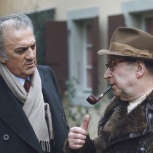 Guillaume Gallienne Instagram - A 19H30 dans la WebTV @comedie.francaise.officiel La Comédie Continue, avec Chant contre Chant en compagnie de Sebastien Pouderoux. Ce soir, un extrait de la magnifique correspondance entre Federico Fellini et Georges Simenon.