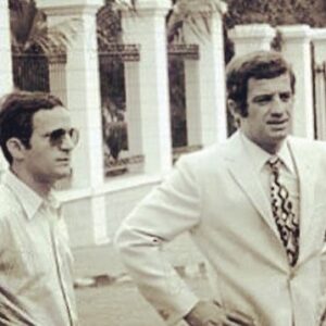 Guillaume Gallienne Instagram - « Je n’ai jamais manqué de courage ». Ni de talent. Paix à vous Monsieur Belmondo et merci pour tout.
