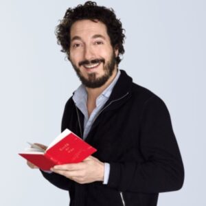 Guillaume Gallienne Instagram - Lire Marcel Aymé, c’est plonger dans un univers à la fois très ancré dans le réel et totalement fantaisiste, un univers entre humour noir et poésie. 
Ce soir à 23H10 @franceinter Marcel Aymé, Le Passe-Muraille et autres nouvelles ça peut pas faire de mal...