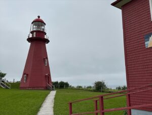 Guillaume Pineault Instagram - Carousel en Gaspésie 🩵

Carleton-sur-mer
Amqui
Sainte-Anne-des-Monts
Petite-Vallée 
Anse-à-Beaufils
Paspebiac 

Des motels, le voile de la mariée, le rocher percé, un Phare, un bateau, du monde smath comme il s’en fait peu, pis ben de la chanson 🫶🏻

@max_o_son 🎤 & 🚙