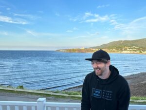 Guillaume Pineault Instagram - Carousel en Gaspésie 🩵

Carleton-sur-mer
Amqui
Sainte-Anne-des-Monts
Petite-Vallée 
Anse-à-Beaufils
Paspebiac 

Des motels, le voile de la mariée, le rocher percé, un Phare, un bateau, du monde smath comme il s’en fait peu, pis ben de la chanson 🫶🏻

@max_o_son 🎤 & 🚙