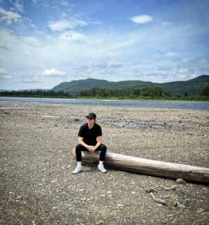 Guillaume Pineault Instagram - 9 jours avec toi.

T’es belle la Gaspésie 🩵