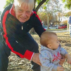 Guillermo Pfening Instagram - Feliz día a todos los papás y los que paternan en esta vida! ♥️🦾