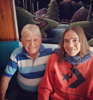 Guillermo Pfening Instagram - Hoy cumplís años Papi, donde sea que estes… te abrazo fuerte!!! Siempre estás en nuestro corazón, en el de tus amigos y tus pacientes a quienes le diste gran parte de tu vida. Fuiste y serás un grande Dr. PFENING. En cada ensalada que condimento me acuerdo de vos. Vos me enseñaste el toque mágico. Las tuyas las mejores ensaladas del mundo. Creo que es eso lo que más extraño… tu ensalada de radicheta y ajo! 🫶🏾