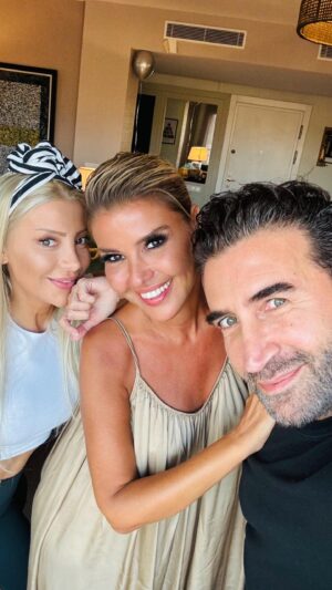 Gülben Ergen Instagram - Sabahın beş buçuğunda aklımı başımdan alan, aşırı etkilendiğim doğum günü pastam ve hala etkisinde olduğum detaylar🎂

#iyiki ♥️
#heidi ♥️
#hayat ♥️
