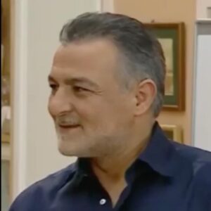 Gülben Ergen Instagram - Dev Çınarım Kenan Işık… 
Dadı’da iki yılımız geçti. 
Bir gün birbirimize sesimiz yükselmedi, bir gün bir insanı kırdığını görmedim.

Nice günler, geceler, uzun saatler, provalar, bayramları sette birlikte yaşadık. 
Öyle saygın, öyle donanımlı, öyle dolu ve değerli bir kişiliği vardı ki…

Onsuz geçen on koca yılı hep gözlerini açar mı, sesini duyar mıyız umuduyla yaşadım.
Değerli evlatları, değerli eşi ve tüm sevenlerine sabırlar diliyorum. 

Ömer Bey’im 
Kenan Bey’im
Ustam
Hocam
Yol arkadaşım mekanın cennet olsun. 
Gittiğin yerde buluşmak, kavuşmak, orada tekrar gülmek üzere…

Seni güldürebilmeyi ağır bir acıyla daha fazla özleyeceğim.
Seni ve iş terbiyeni, nezaketini, prensiplerini örnek almaya devam edeceğim. 

Gülben 
Melek Dadı

#KenanIşık
#ÖmerBey
#Dadı