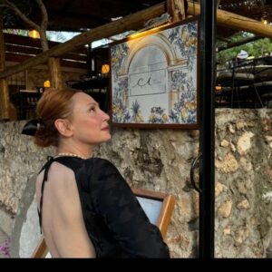 Gülçin Santırcıoğlu Instagram - Kaş'ta bu kadar özel bir mutfak ve büyüleyici ortam.. Zeytin ağaçlarının altında bu lezzet.. Usta şef Simge bu nasıl bir menü...@ci.neocucina @tolga_manacioglu @simgeselsey