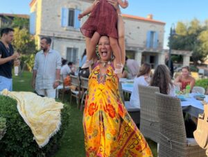 Gupse Özay Instagram - Hoş bir doğumgünüydü, hoş bir yaşıma girdim. Emek verenlere teşekkür ederim. 40... Gel öpeyim ☀️🥂🤭