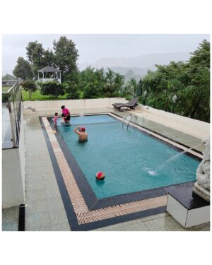 Gurmeet Choudhary Instagram - Collecting moment’s with @saffronstays and this time we visited Ivory Mansion in Pen Maharashtra.. No better place to be in during this monsoon season! 
We had a lovely time irrespective of how ill Guru was but it went all good and we made the most of our family time!! 
Thank you #SaffronStays for this beautiful stay and incredible hospitality ✨❤️
#WhereFamiliesBond