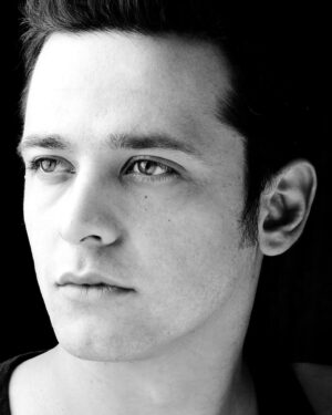 Gustavo Egelhaaf Instagram - Estas fotos son un DUMP #throwback de fotos que me hizo mi hermano @ivanaguirrefotografo hace muchos años! 
Es un amigo al que quiero mucho y del que estoy muy cabrón orgulloso de verlo lograr sus sueños (literal uno de los mejores fotógrafos de moda de la historia de este país)… Y como acabamos de volver a hacer fotos juntos después de MUCHO tiempo y se vienen nuevas fotos, aquí dejo un recuerdo de sesiones que hicimos juntos a lo largo de los años. ¡Te quiero amigo! 💙