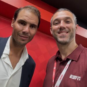 Gustavo Hofman Instagram - Pediu para tirar foto comigo. Atendi o fã de esporte. Sem zoeira agora, fiquei nervoso demais! 🎾