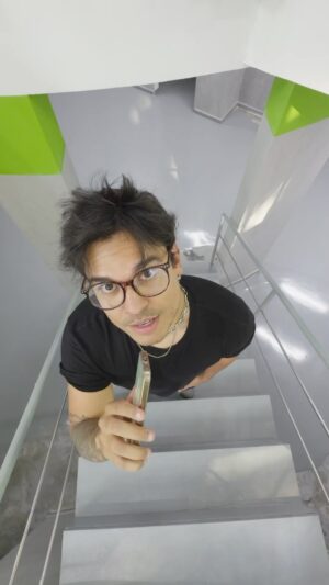 Gustavo Stockler Instagram - Mais um sonho realizado! Aqui é onde os nossos futuros projetos ganharão vida! Querem acompanhar a reforma? Depois de 10 anos, temos o nosso cantinho! Obrigado por sempre compartilharem da minha felicidade! E as novidades não param…daqui umas semanas a gente conta outra, né @janiellenlopez ?