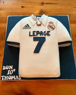 Guy A. Lepage Instagram - Mon bébé vient de taper les deux chiffres. ❤️
Gateau réalisé par @myriam_imaginacake