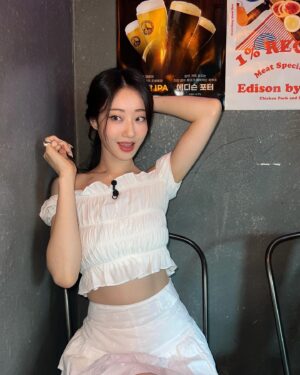 Gyeongree Instagram - 맛 저🤍

“김예원의 솔로탈출”에서 봐요🫰🏻
그런데 언니 탈출 언제해..?🙂‍↕️