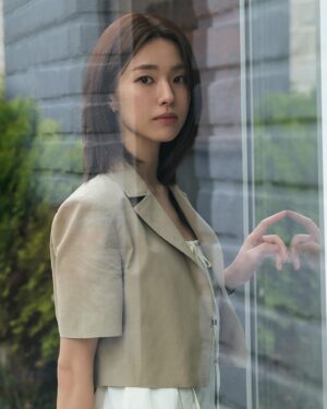 Ha Yeong Instagram - @artid_official 🖤