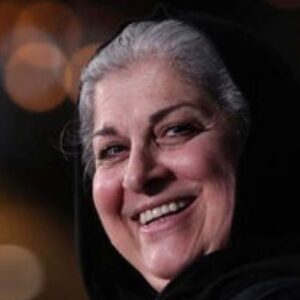 Habib Esmaili Instagram - لعنت به کرونا ، متاسفانه سرکار خانم فرشته طائرپور تهیه کننده باسابقه دارفانی را وداع گفت. سالها فعالیت صنفی وبخصوص به عنوان یکی ازنمایندگان صنوف درهیات داوری وحضور درجلسات حل اختلاف مالیاتی کشور وپشتیبانی و دفاع بحق از اعضا ، دغدغه و از پیگیری های دلسوزانه  این بانوی سختکوش بود. تسلیت به خانواده محترمشان ، جناب آقای منوچهرشاهسواری ، خانم غزل شاکری، دوستان وهمکاران صنوف و جامعه هنری  روحشان در آرامش ویادشان گرامی باد#خانه_سینما #فرشته_طائرپور #انجمن_تهیه_کنندگان_سینمای_مستند_ایران #خانه_هنرمندان