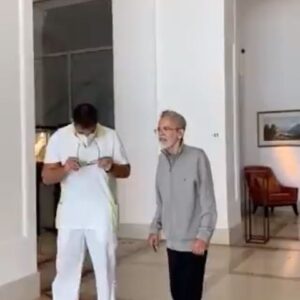 Habib Esmaili Instagram - قدرت ماندنی نیست و دوران آن کوتاهه،  دنیای زودگذر و بیخودی است؛ چه کسی فکر می‌کرد علی النعیمی وزیر اسبق نفت #عربستان که اقتصاد‌‌ جهان، روزگاری به نظرات و موضع‌گیری‌هایش وابسته بود، به چنین وضعیتی دچار شود؟! او‌ را به بدترین شکل برکنار کردند و حالا نه تنها هیچ قدرتی در جهان ندارد، بلکه رمق نشستن هم برایش باقی نمانده است.چه خوبست درزمانی که درهر پست ومقامی تصمیم گیرنده وصاحب قدرت هستیم نحوه رفتار وعملکردمان به نفع اکثریت مردم وجامعه باشد تا حداقل نام نیکی باقی بماند🌹🌹🌹🌹