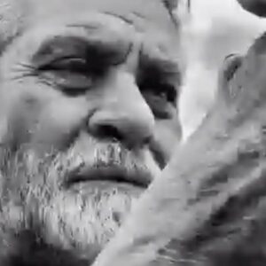 Habib Esmaili Instagram - بازیگری دوستداشتنی ومستعد که با ایفای نقش  های متفاوت پس از گذشت ۴ دهه هنوز بازیهای او درخاطره هاباقیست ، ایکاش شرایط بازگشت این اسطوره بازیگری فراهم می‌شد ، قول وقرار ونظم‌ او درجلسات فیلمبرداری مثال زدنی می‌باشد کاش الگویی شود برای نسل جوان ‌ وعاشقان  هنربازیگری @vossoughi_behrouz #بهروزوثوقی