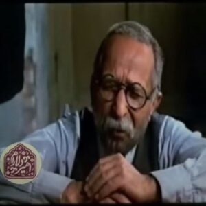 Habib Esmaili Instagram - سکانسی از فیلم اجتماعی مداربسته ساخته رحمان رضایی و مدیریت فیلمبرداری علیرضا زرین دست ، با نگاهی به فیلم وموضوع آن متوجه شرایط  این روزها می شویم که زندگی واقعا مداربسته است وتکرار می‌شود تولید فیلم در سال ۱۳۶۳ و قصه آن دقیقا امروز جامعه را پیش بینی کرده ، تعطیلی مراکز تولیدی و رواج دلالی ، بیکاری جوانان ، کمبود مسکن و مشکلات تشکیل خانواده و. و. و.  چه خوبست که دولتمردان ومدیران کشور با دیدن آثار اجتماعی و انتقادی در صدد رفع مشکلات ‌و معایب برآیند وبا توقیف وممیزی از بازگو‌کردن واقعیات و معضلات جلوگیری نکنند . یاد هنرمندان عزیز این فیلم که درمیانمان نیستند گرامی و روحشان غرق نور  ودر آرامش ‌وتشکر از امیر دلارام‌ عزیز و تمامی هنرمندان و ‌عزیزانی که در این فیلم همراهمان بودند 🌸🌸🌸🌸