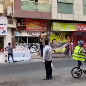 Habib Esmaili Instagram - حاکم دبی شیخ محمد این ویدیوی پربازدید رو توییت و پیگیر افرادی که گربه رو از مرگ نجات دادن شد. آنها  رو به دفترش دعوت کرد، شخصا ازشون تشکر وبه هریک ۵۰هزار درهم اهداء نمود .ارزش این پول برای هریک از افراد ناجی گربه نزدیک به  نیم‌میلیارد تومان  ولی ارزش اقدام شیخ برای توسعه فرهنگ بشری ، حمایت ازحیوانات و تشویق درجلوگیری از مرگ یک حیوان  قابل تصور نیست.

DejAgim
@Aalijnab